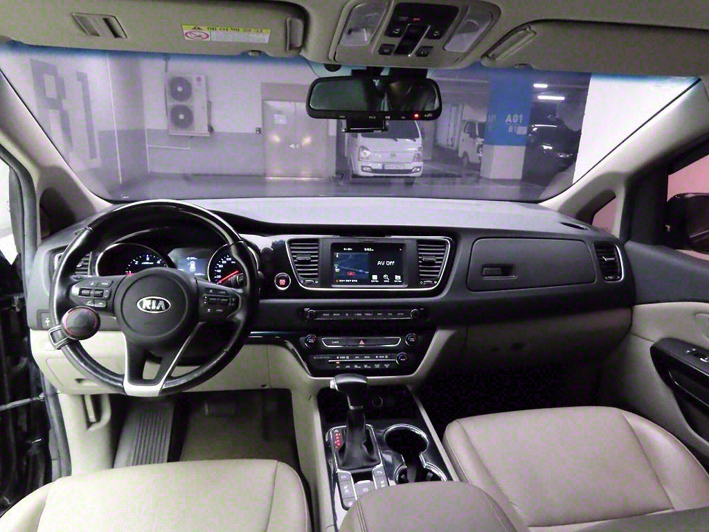 KIA Carnival - Vista 7