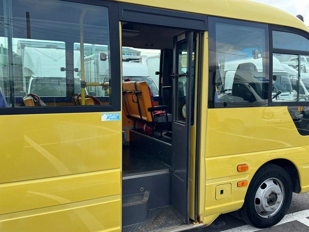 medium and large bus Hyundai bus 2015 Amarillo - Importación desde Corea - HF Imports Iquique - Foto 13