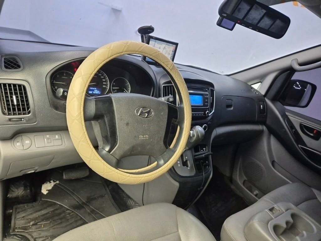 HYUNDAI Starex - Vista 7