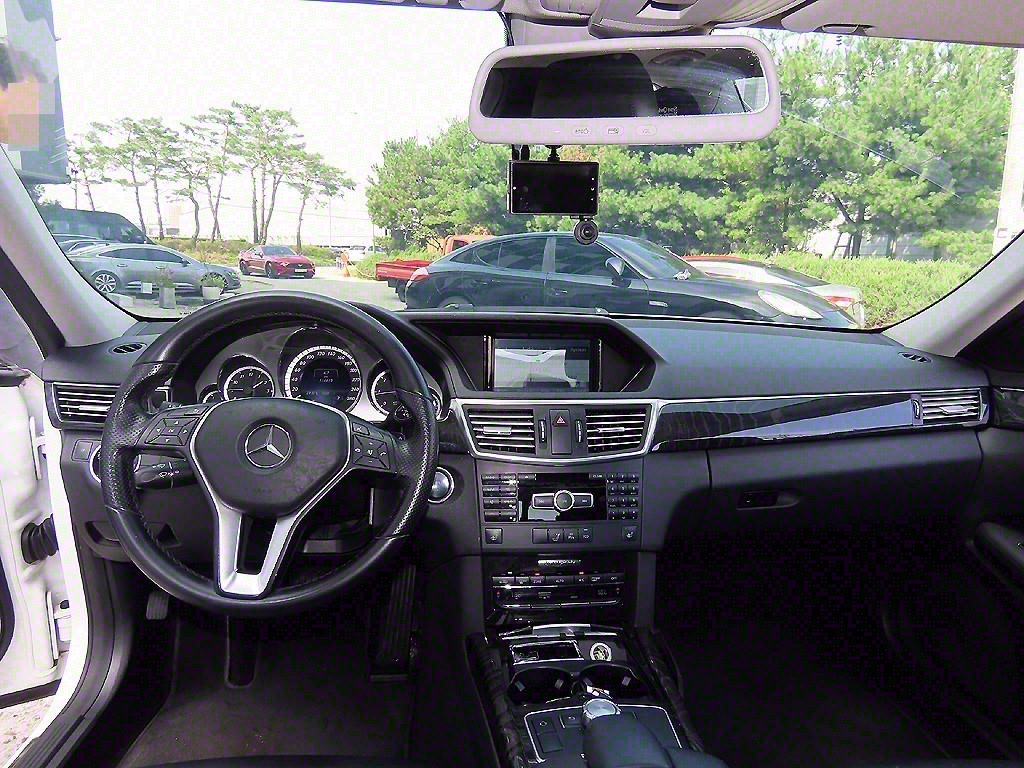 Mercedes Benz E class - Vista 7