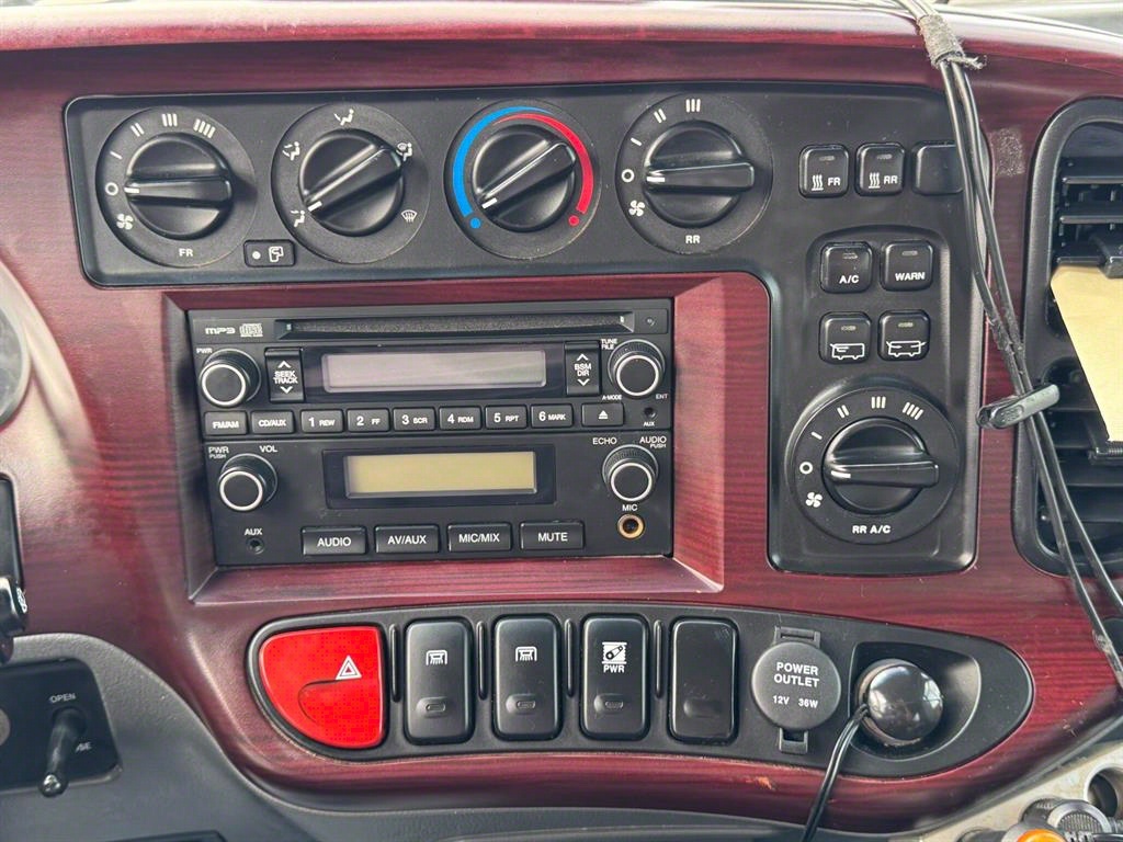 medium and large bus Hyundai bus - Vista 7