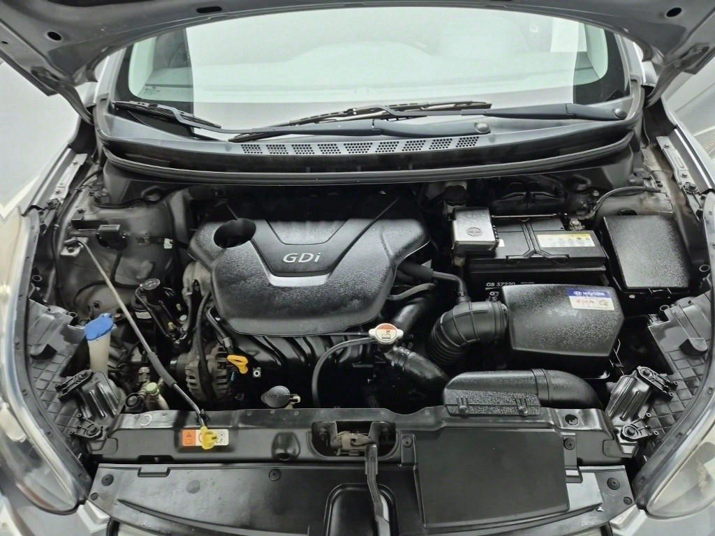 HYUNDAI Avante - Vista 5