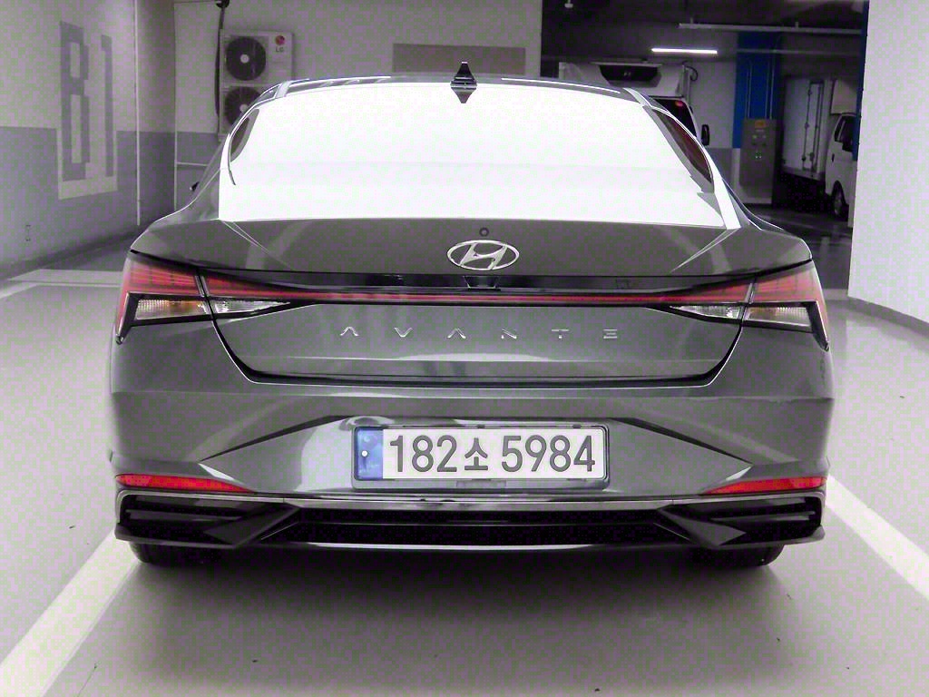 HYUNDAI Avante - Vista 4