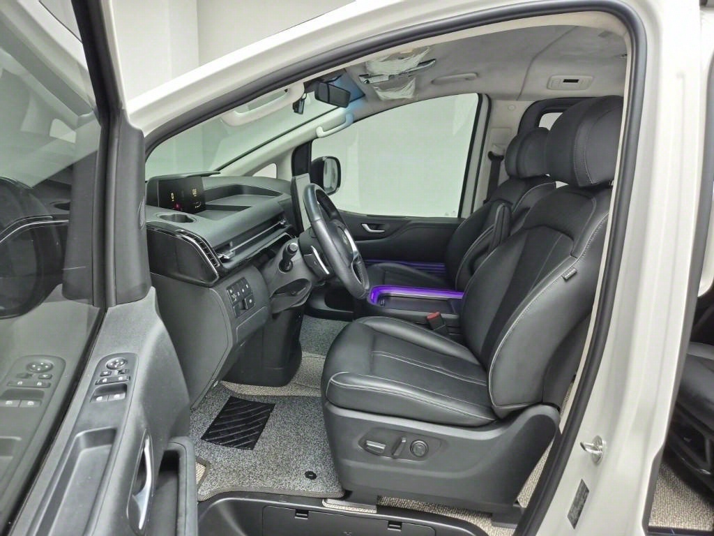 HYUNDAI Staria - Vista 11