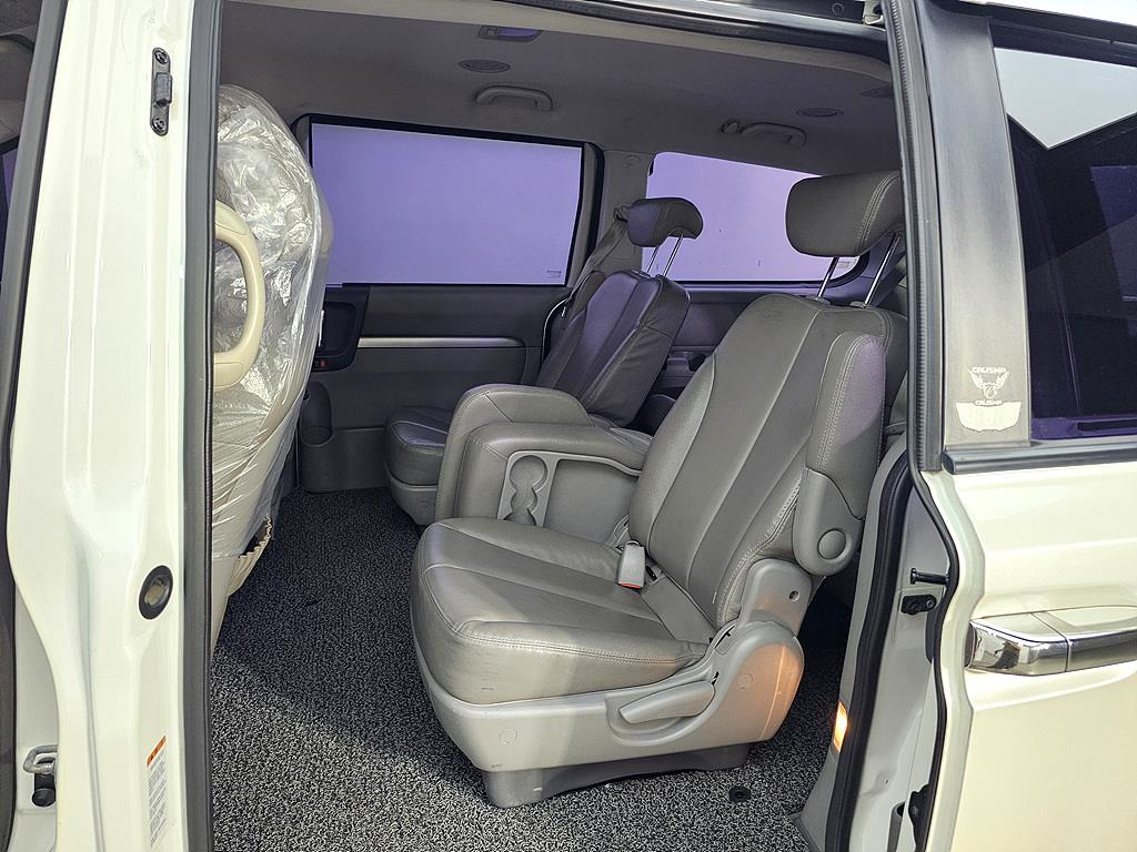 KIA Carnival - Vista 9