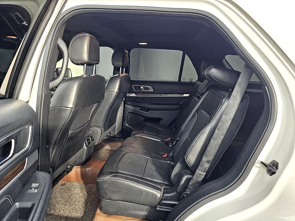 Ford Explorer - Vista 9