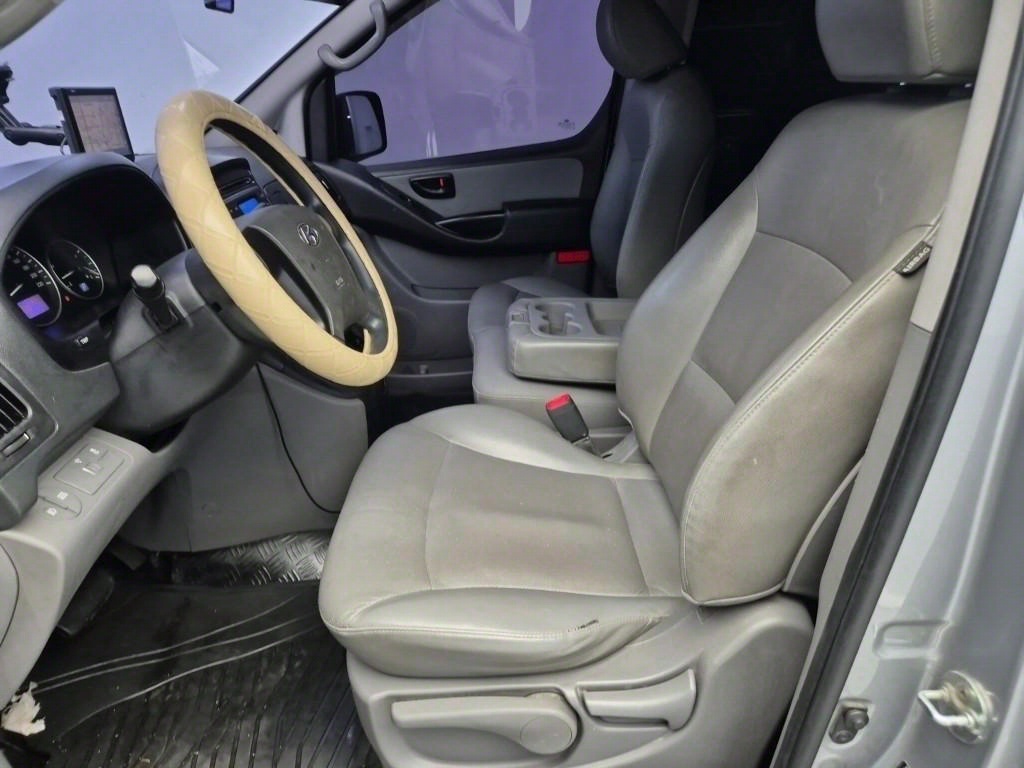 HYUNDAI Starex - Vista 11