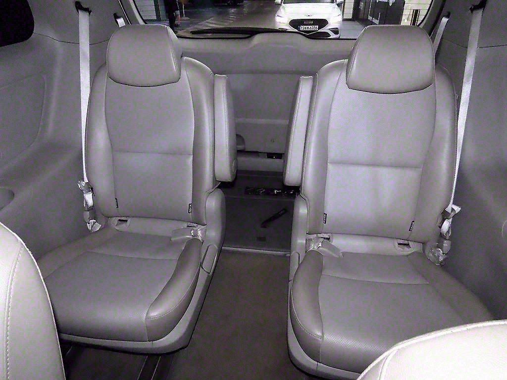 KIA Carnival - Vista 8