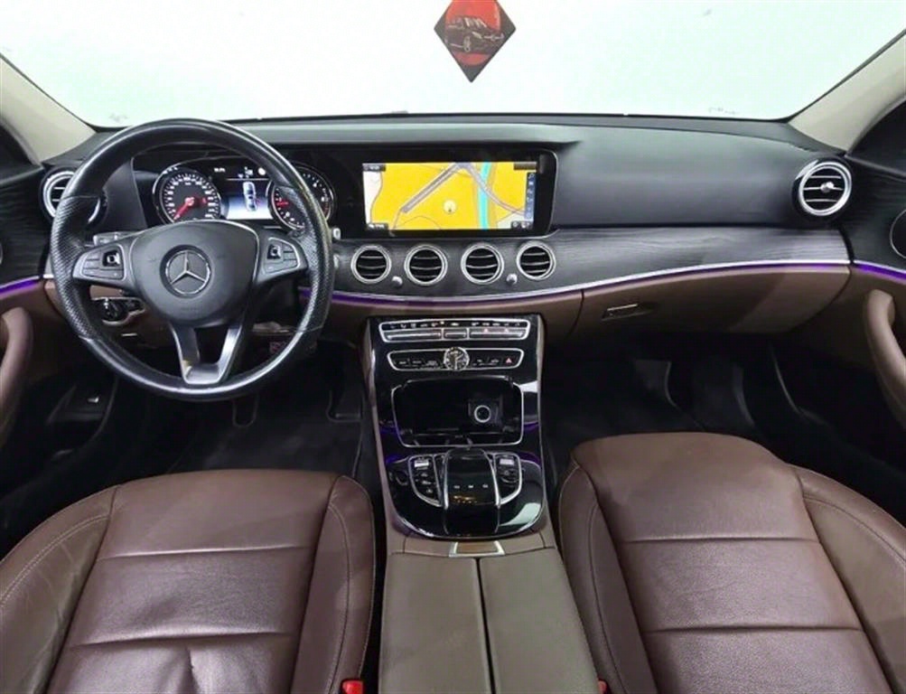 Mercedes Benz E class - Vista 7