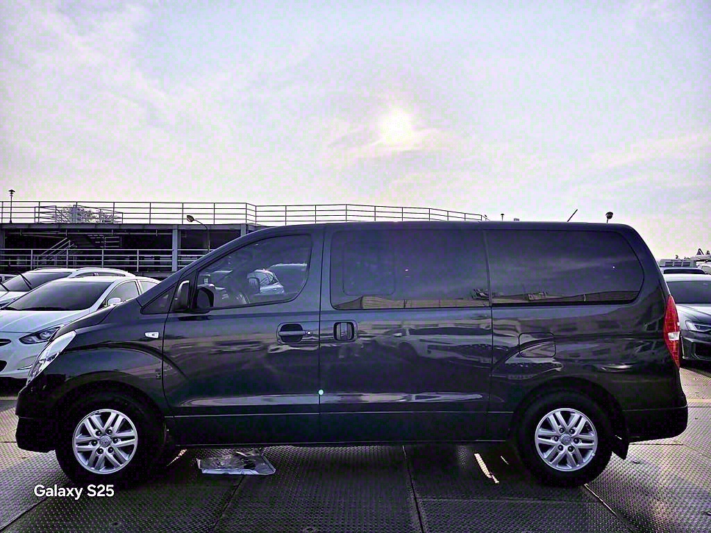 HYUNDAI Starex - Vista 8