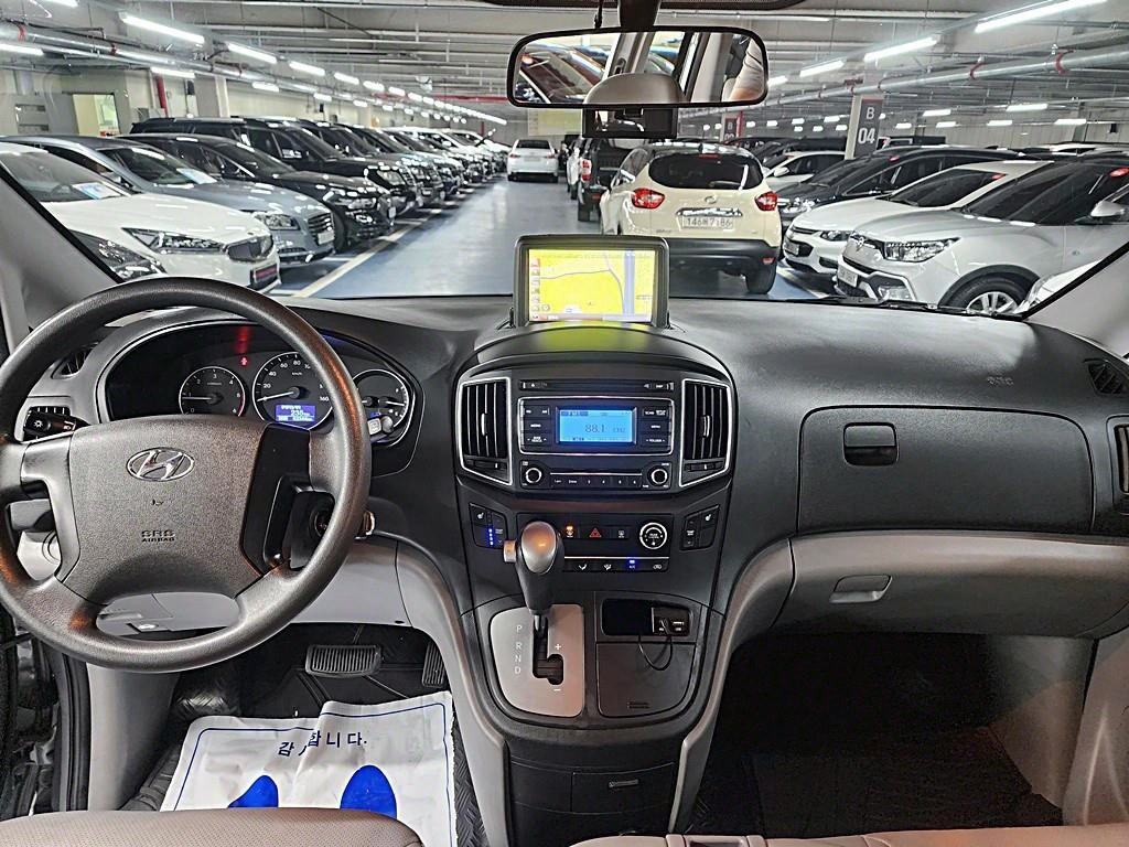 HYUNDAI Starex - Vista 9