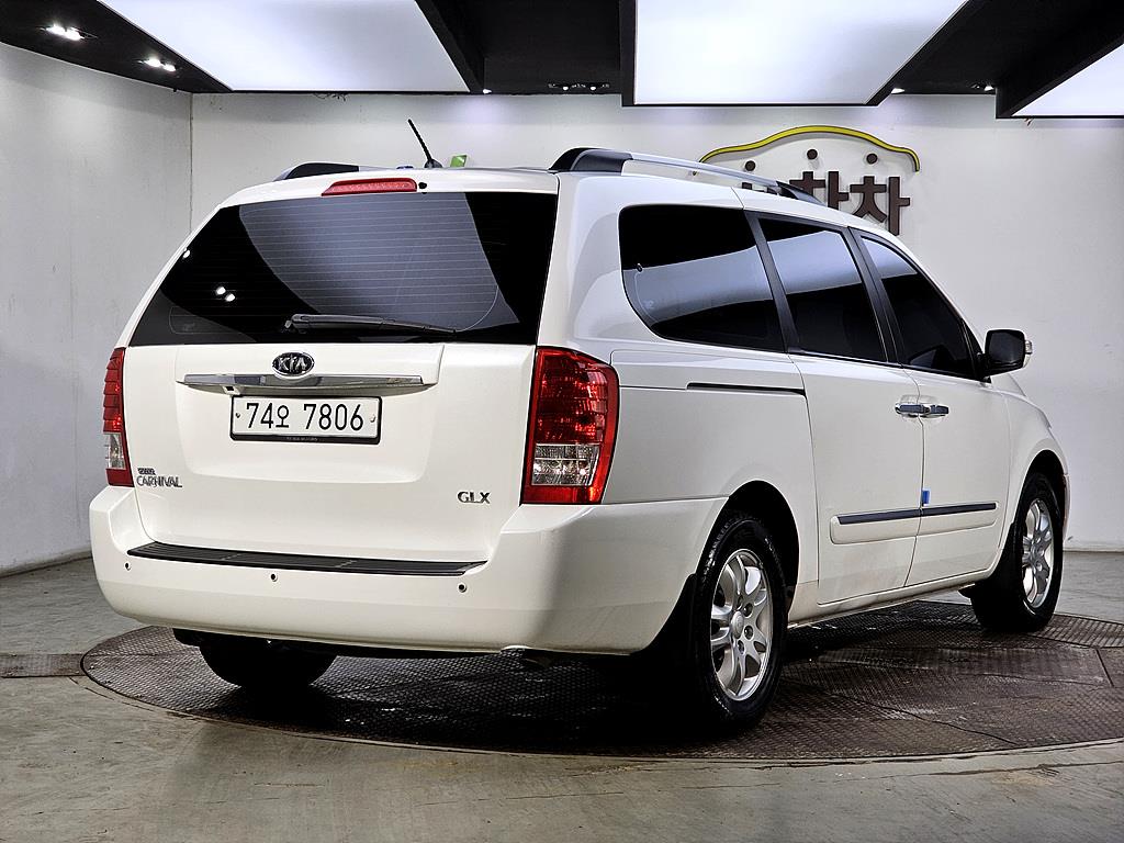 KIA Carnival - Vista 4