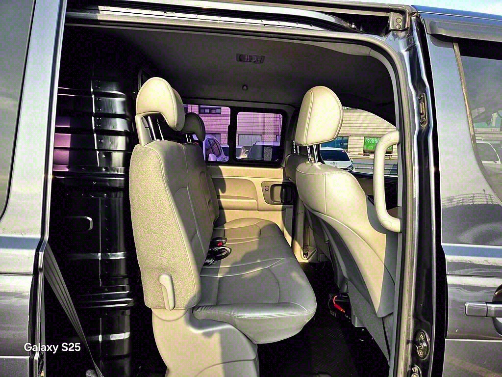 HYUNDAI Starex - Vista 12