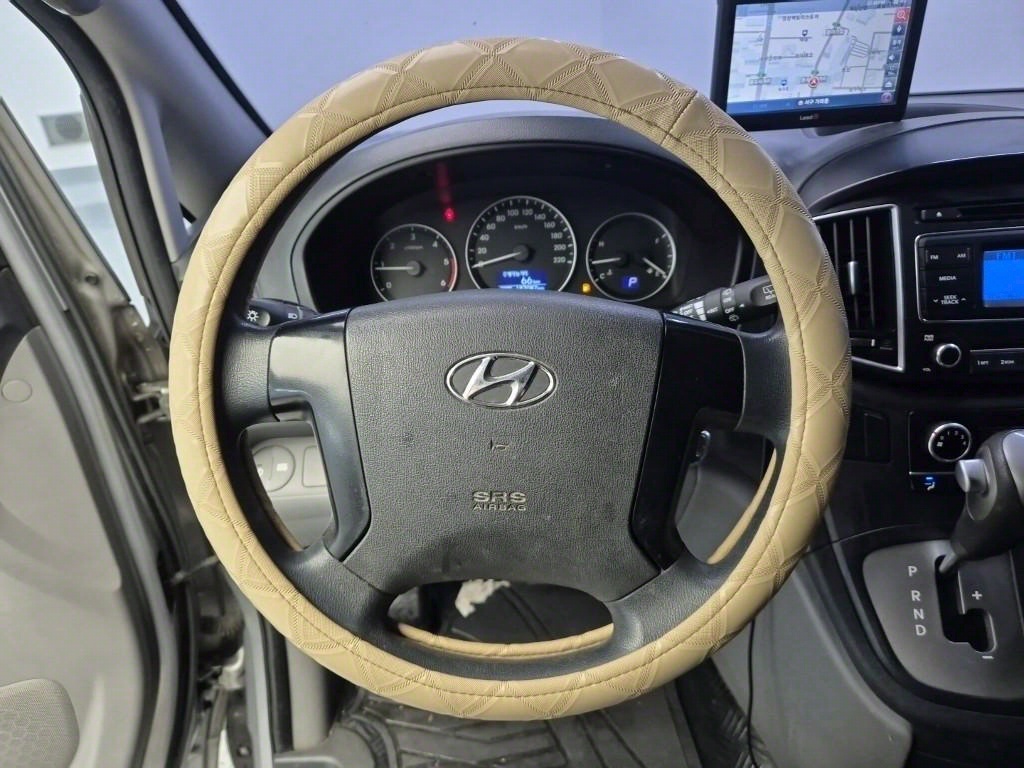 HYUNDAI Starex - Vista 9