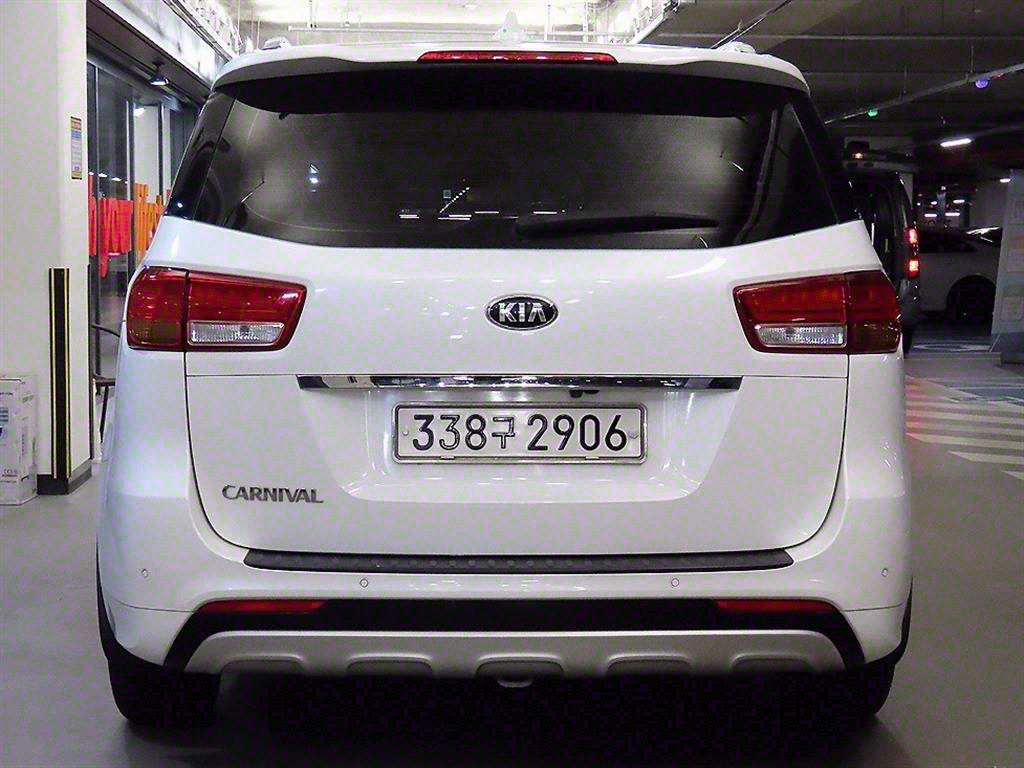 KIA Carnival - Vista 5