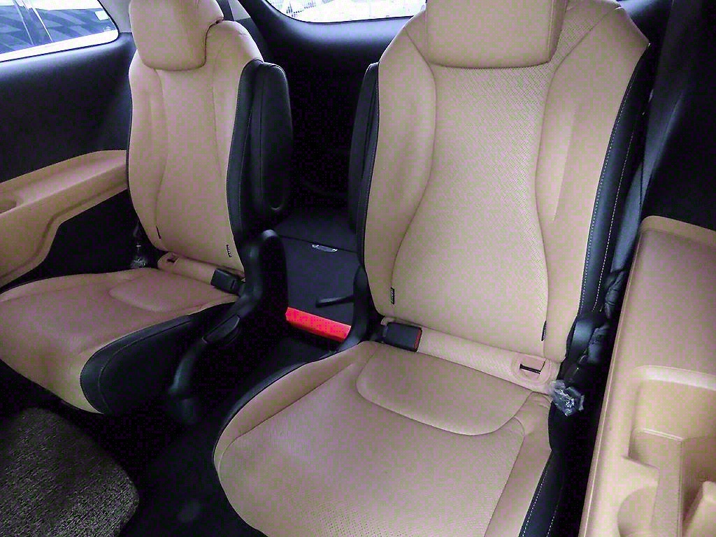 KIA Carnival - Vista 7