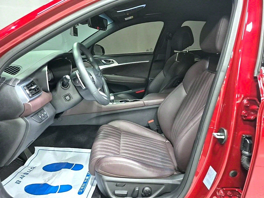 Genesis G70 - Vista 8