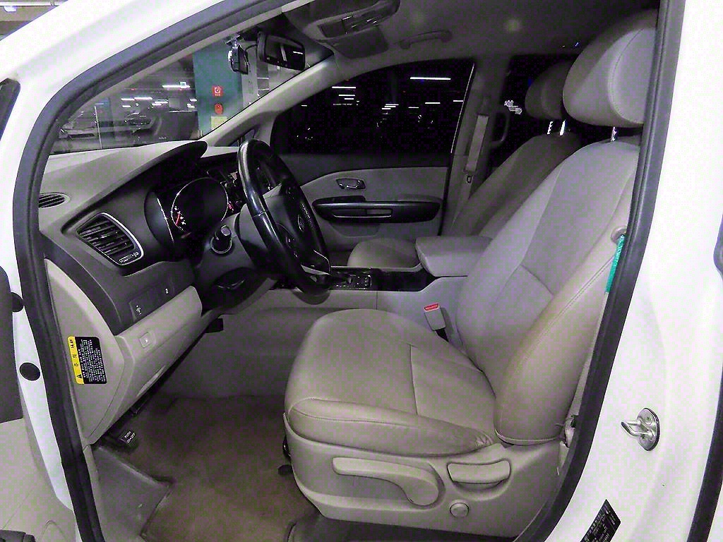 KIA Carnival - Vista 6