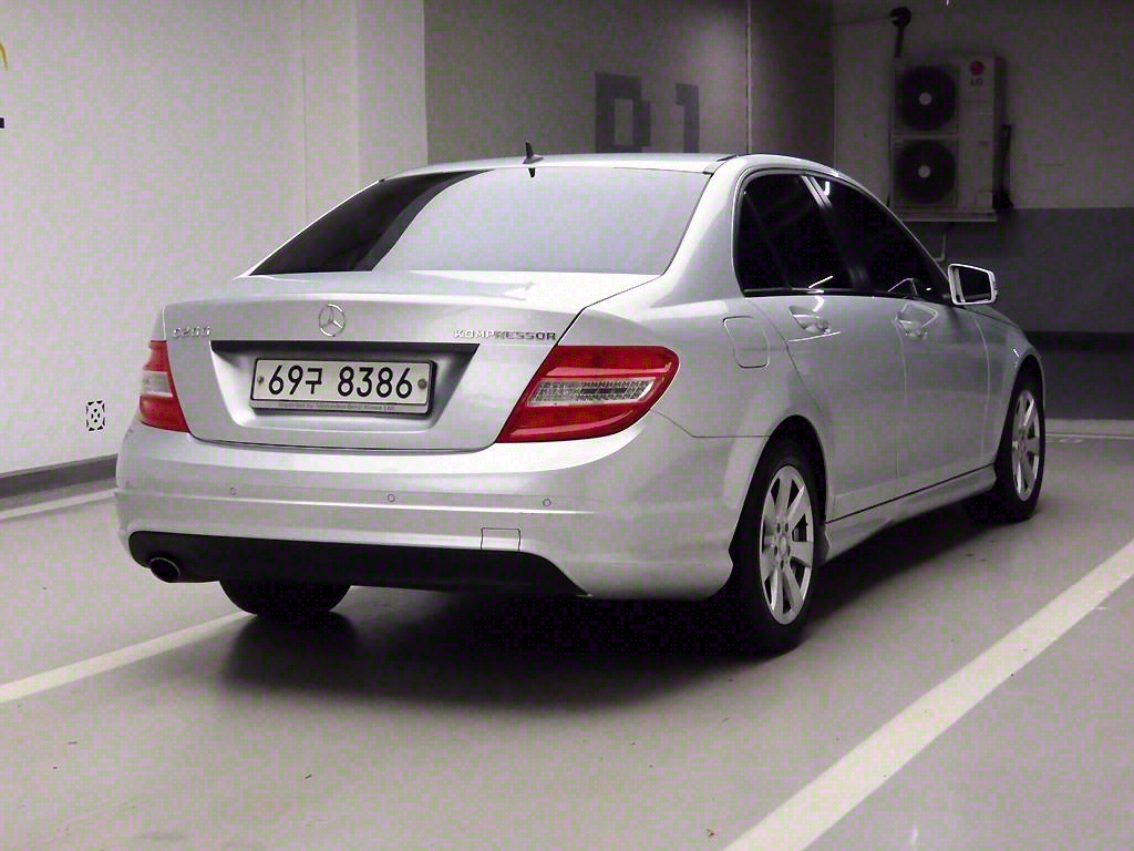 Mercedes Benz C Class - Vista 4