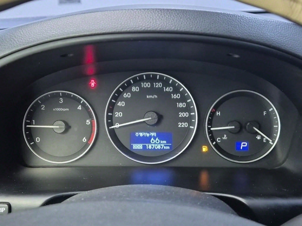 HYUNDAI Starex - Vista 6