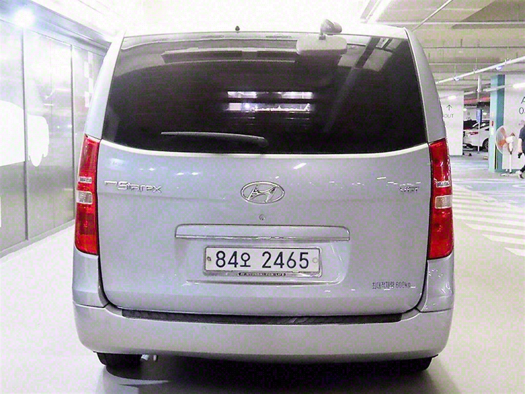 HYUNDAI Starex - Vista 5