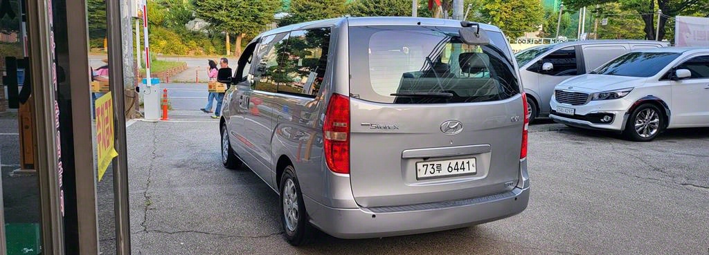 HYUNDAI Starex - Vista 6