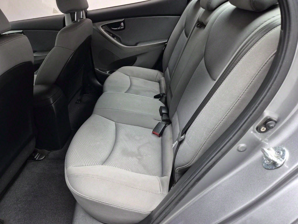 HYUNDAI Avante - Vista 12