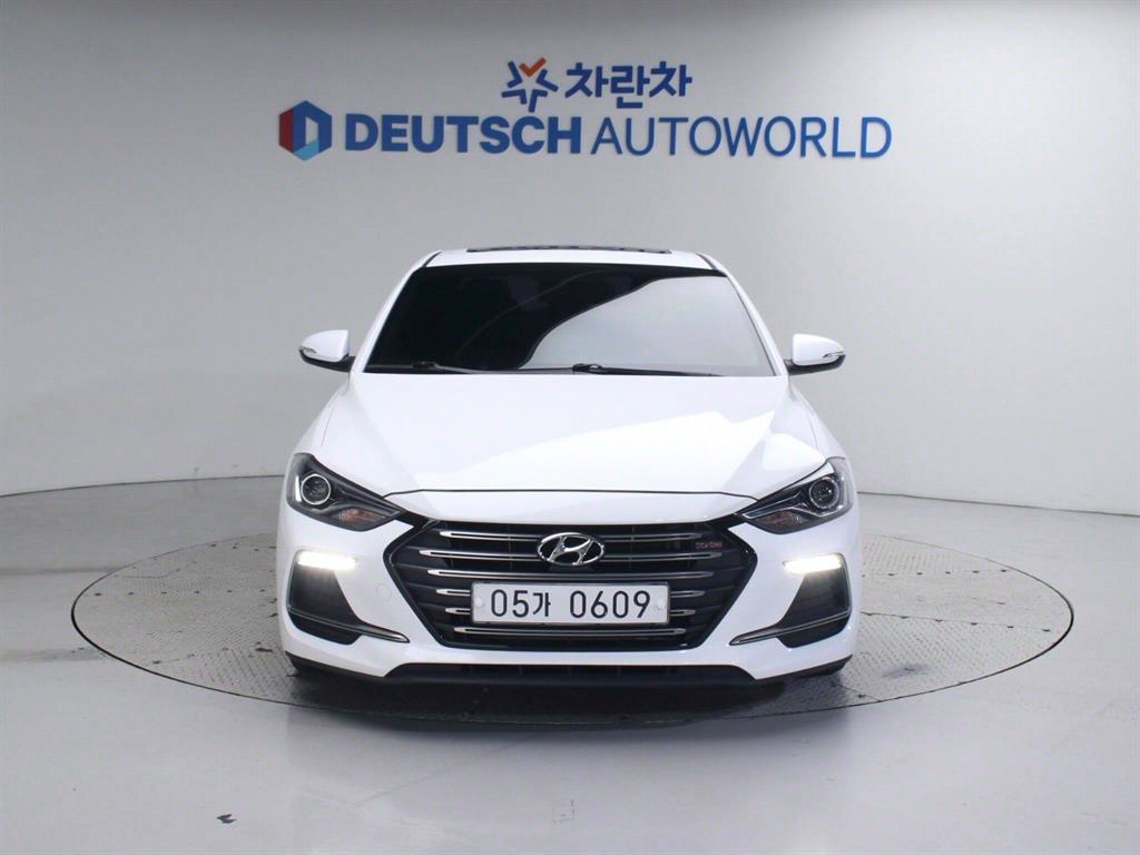 HYUNDAI Avante - Vista 3