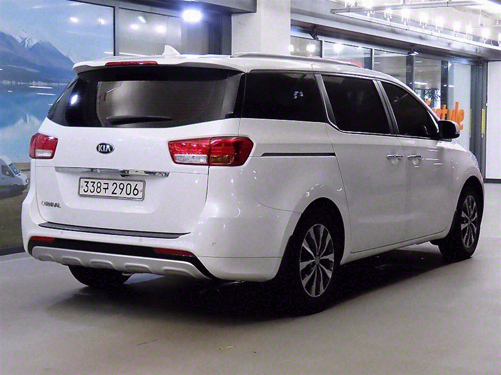 KIA Carnival - Vista 4