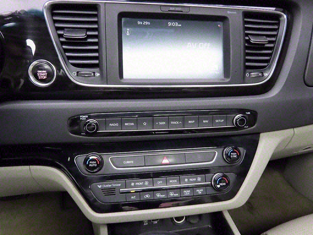 KIA Carnival - Vista 10