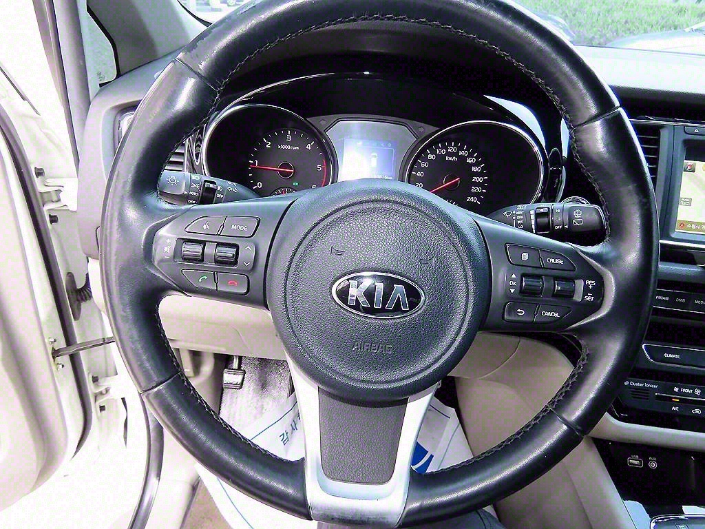 KIA Carnival - Vista 9