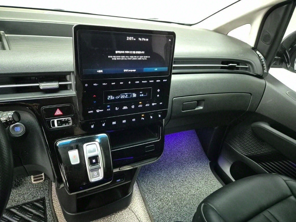 HYUNDAI Staria - Vista 10