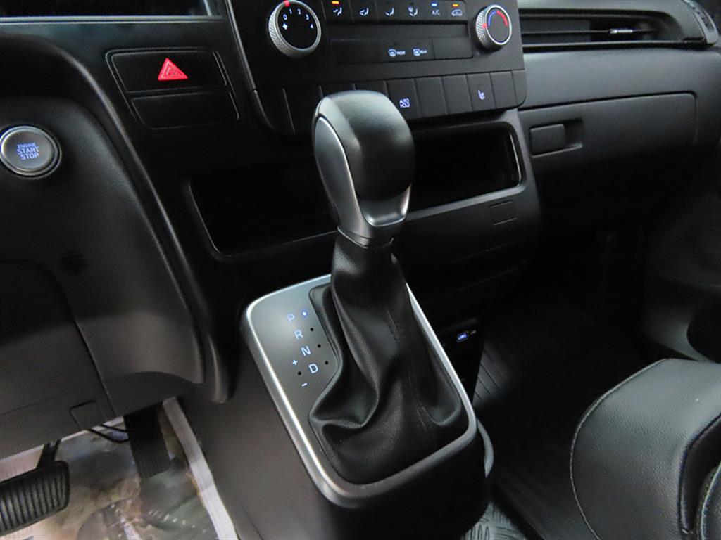 HYUNDAI Staria - Vista 11