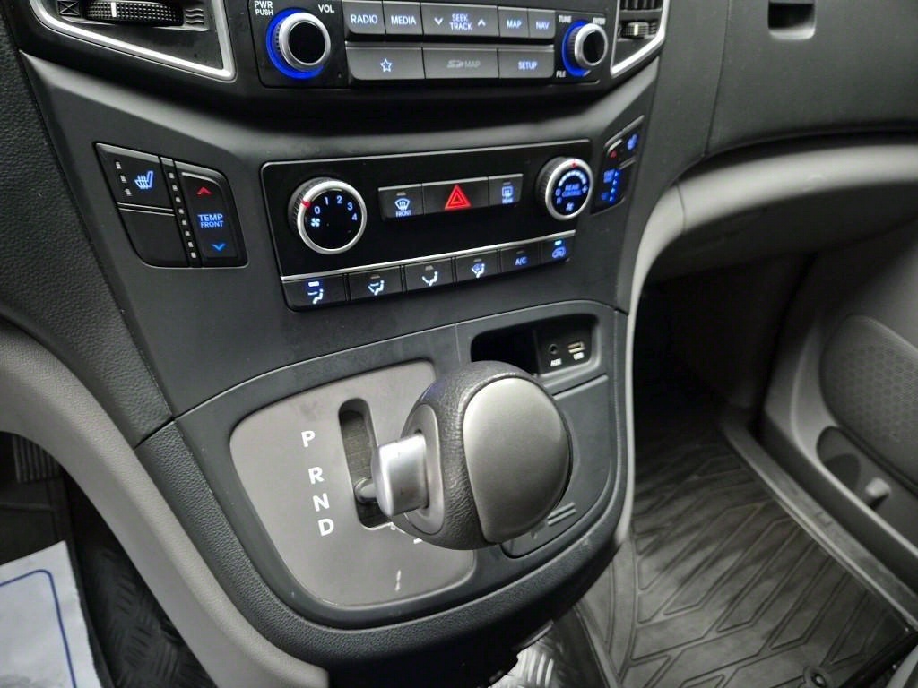 HYUNDAI Starex - Vista 11