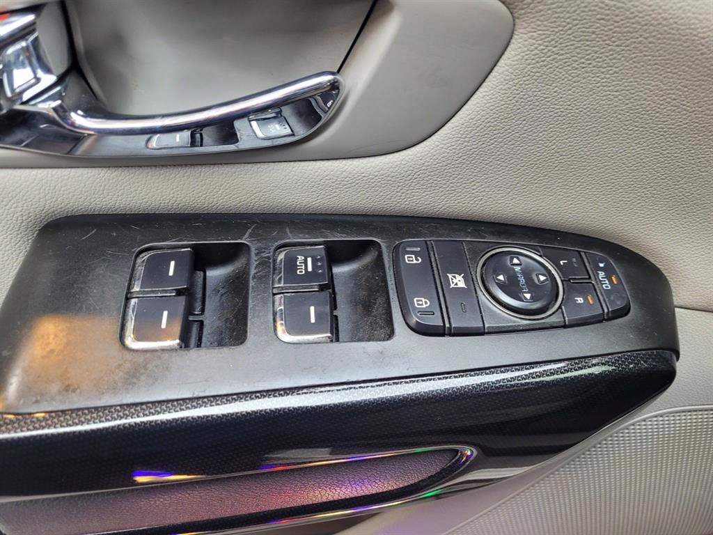 KIA Carnival - Vista 12