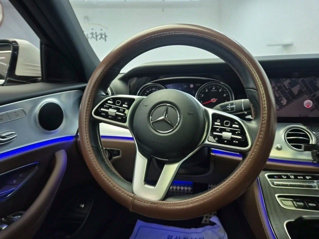 Mercedes Benz E class - Vista 9