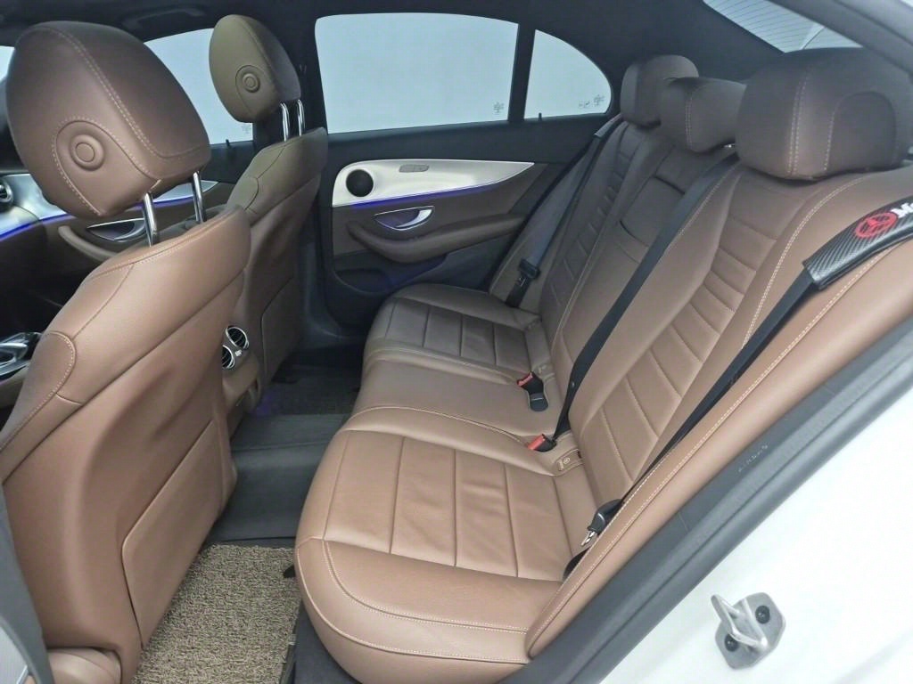 Mercedes Benz E class - Vista 12