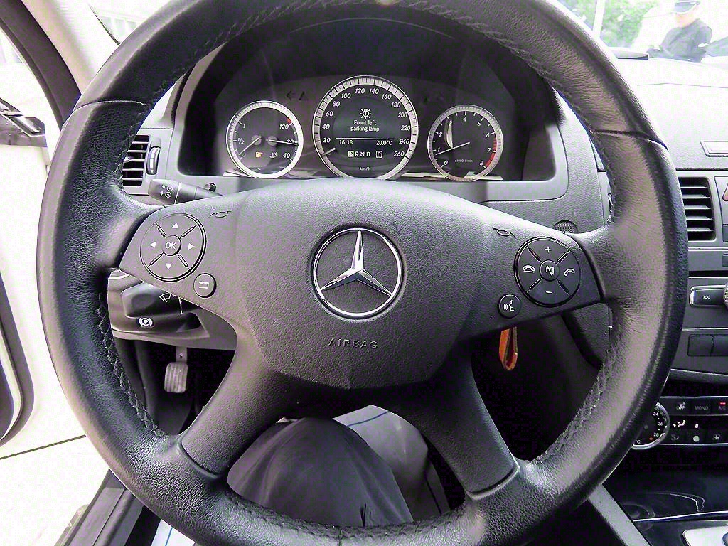 Mercedes Benz C Class - Vista 8