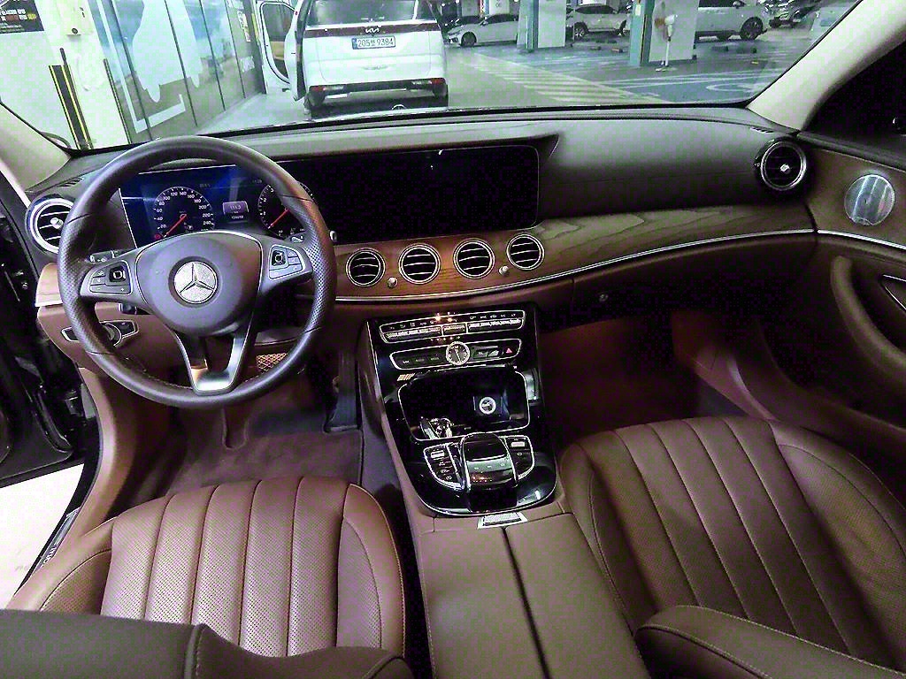 Mercedes Benz E class - Vista 10