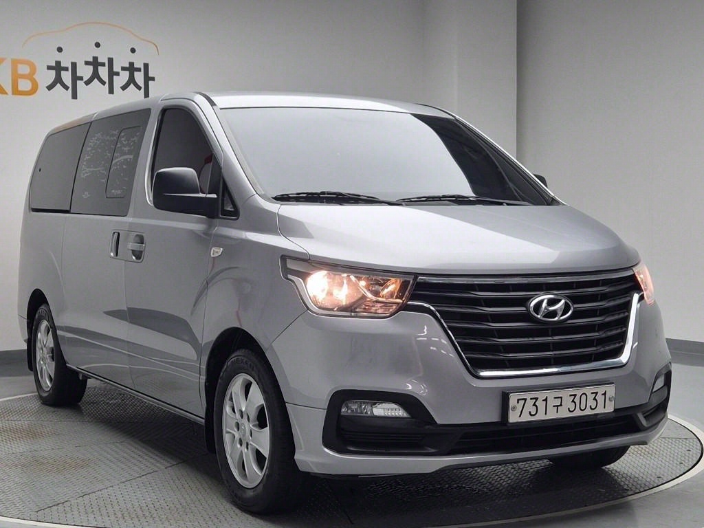 HYUNDAI Starex - Vista 4