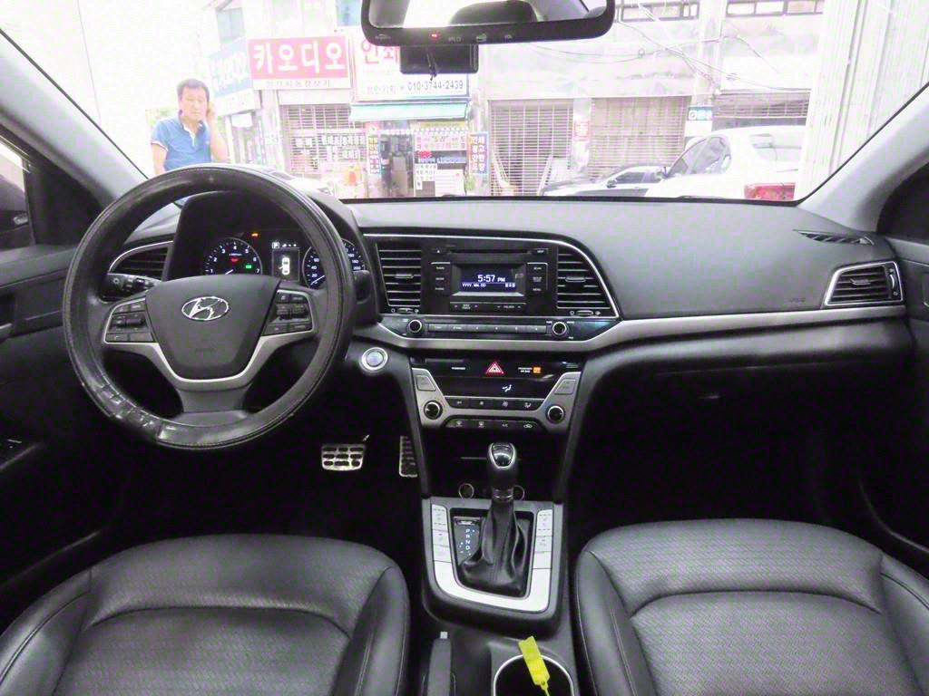 HYUNDAI Avante - Vista 7