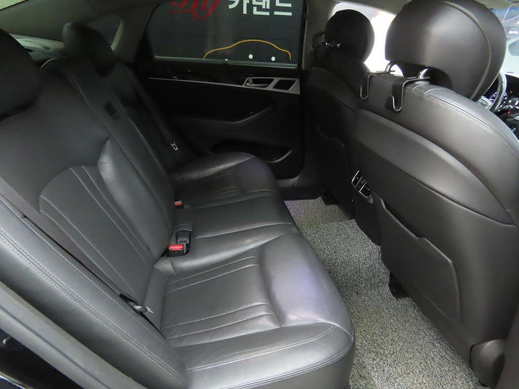 HYUNDAI Genesis - Vista 7