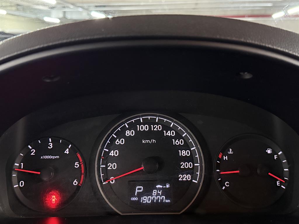 HYUNDAI Starex - Vista 12