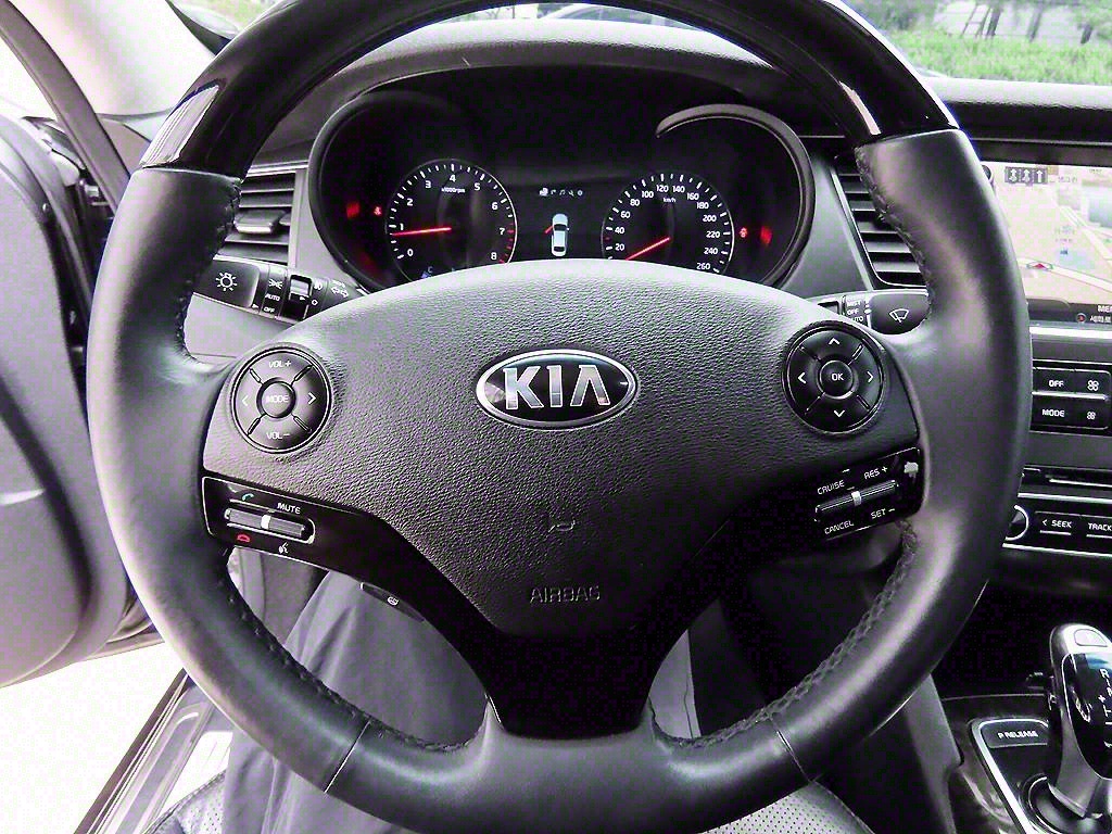 KIA K9 - Vista 8