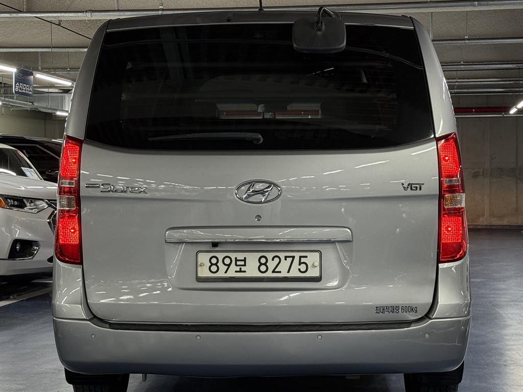 HYUNDAI Starex - Vista 4
