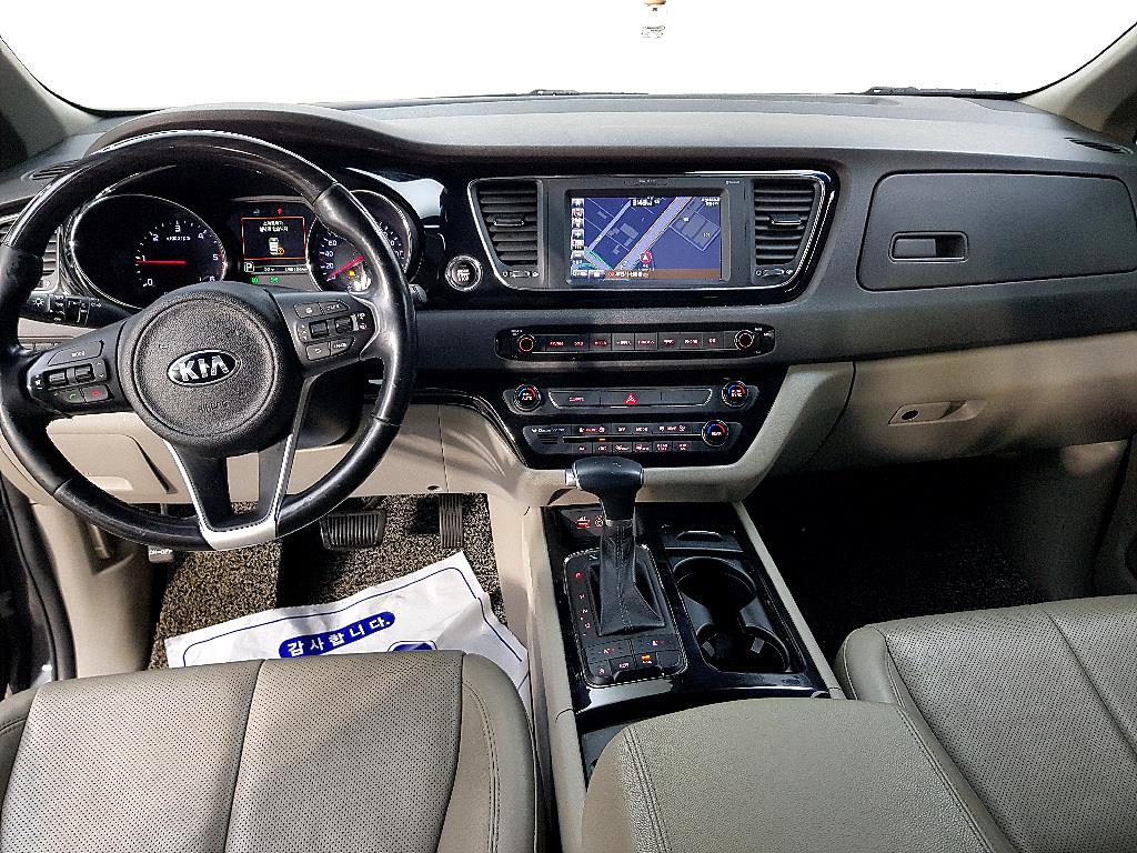 KIA Carnival - Vista 5