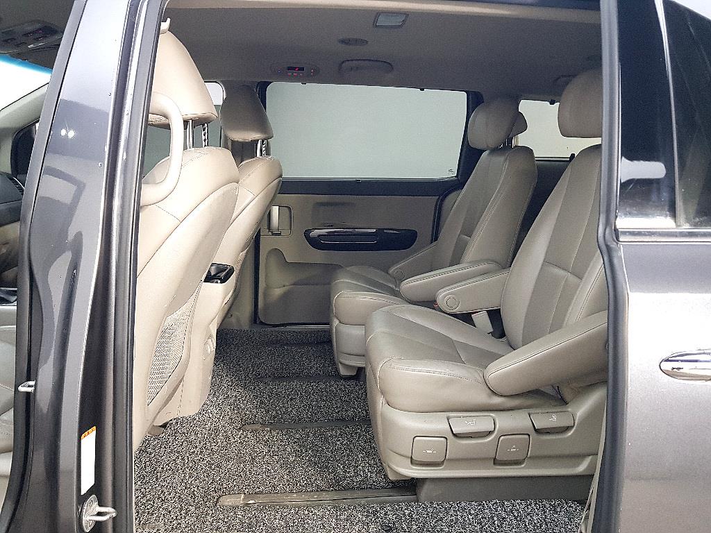 KIA Carnival - Vista 9