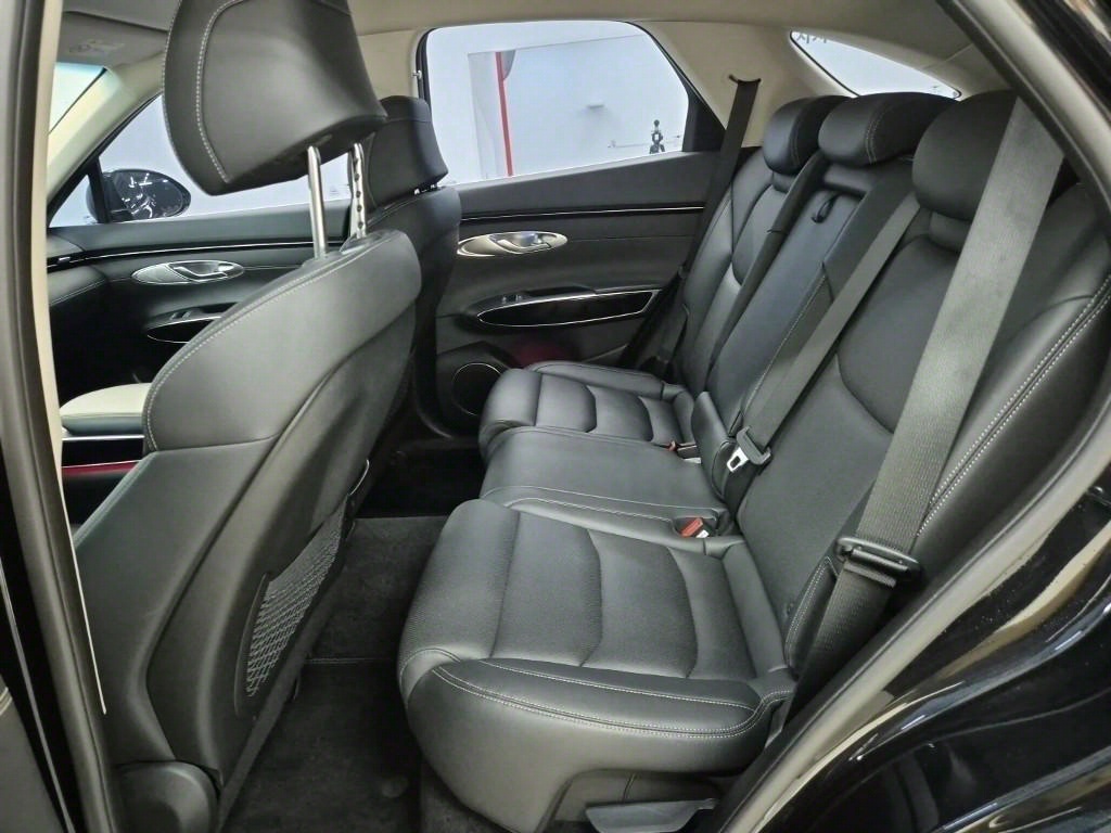 Genesis GV70 - Vista 8