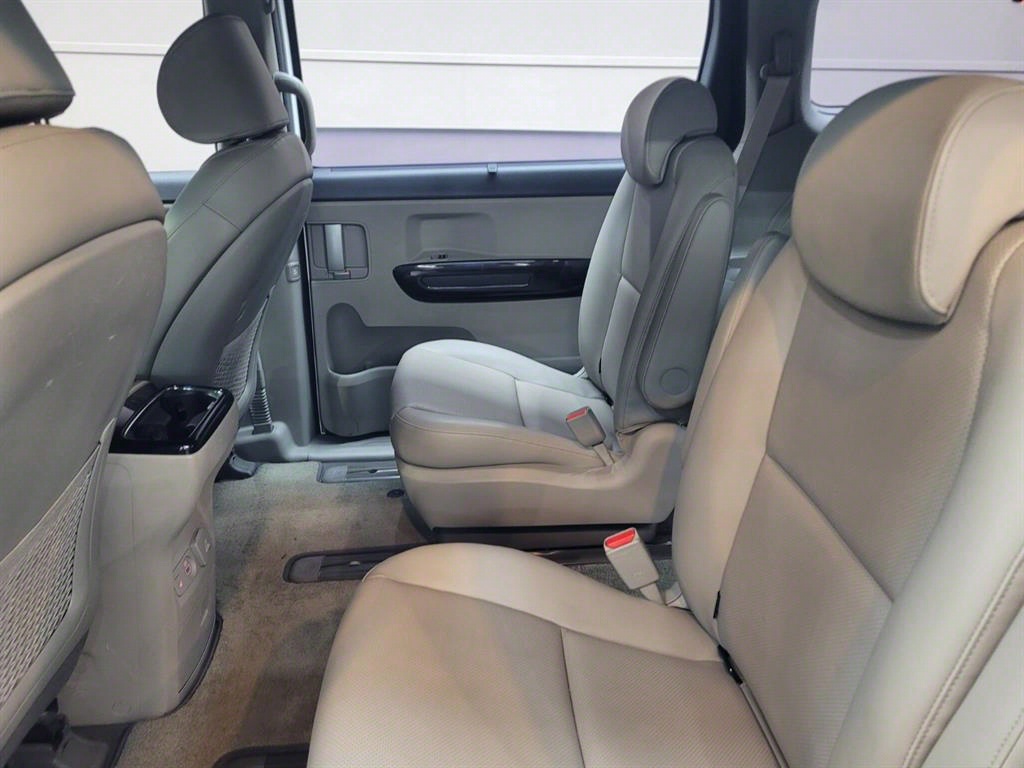 KIA Carnival - Vista 10