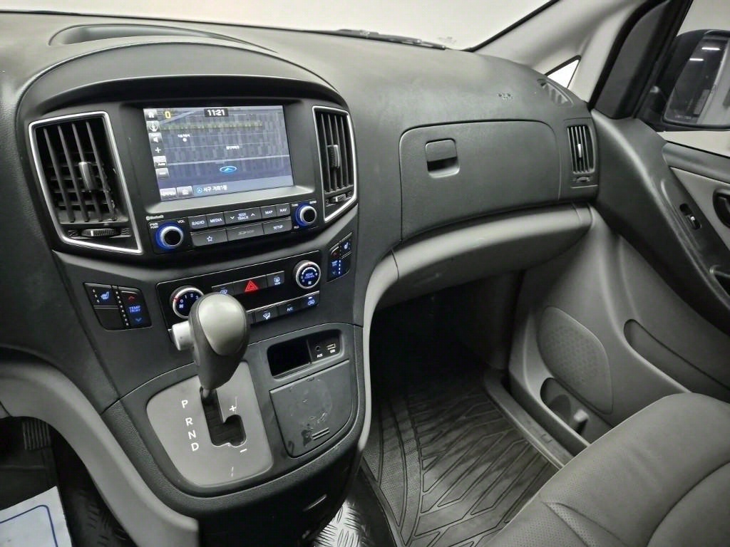 HYUNDAI Starex - Vista 8